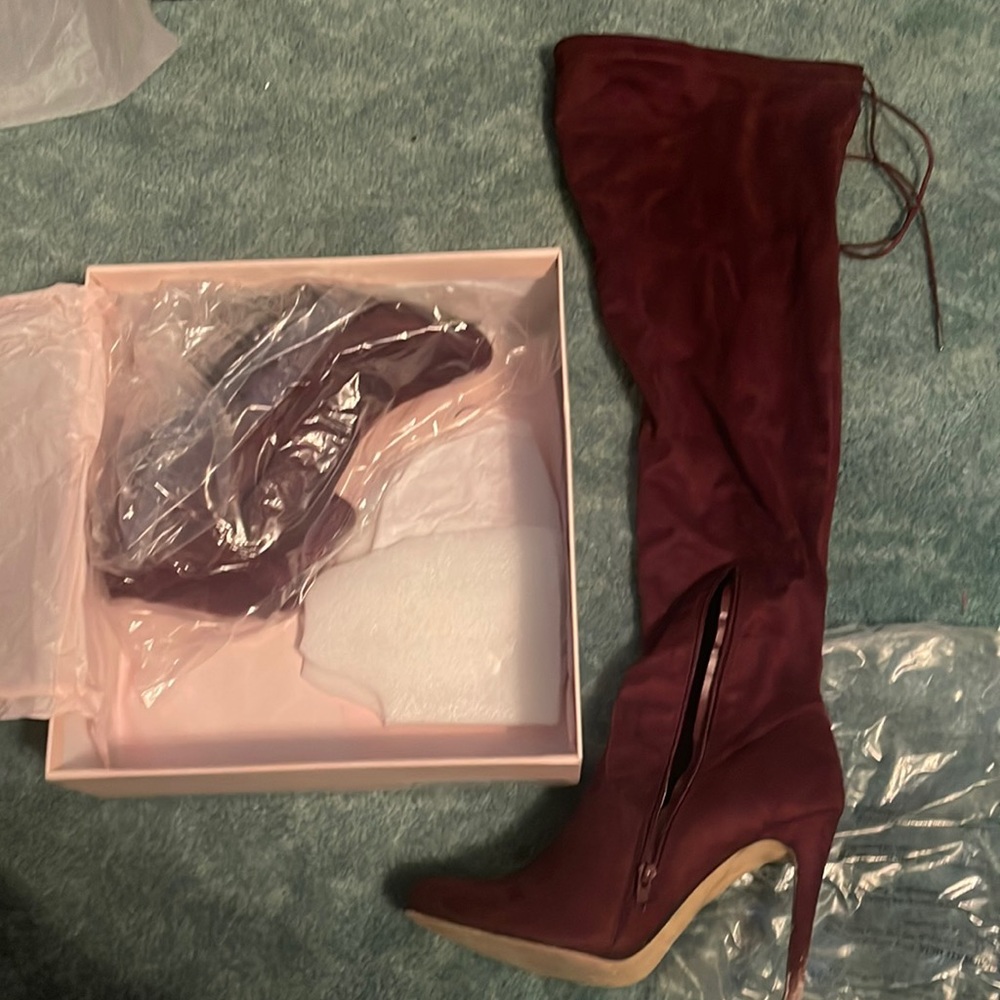 JustFab Heeled Boot Burgundy size 11